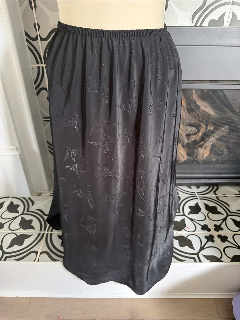 Black Elastic Waist Midi Skirt - Women's Classic Floral Jacquard